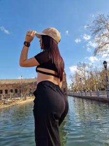 665181170: Chica busca chico en Cádiz