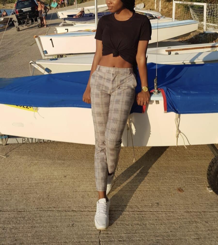 614911245: Chica busca chico en Barcelona