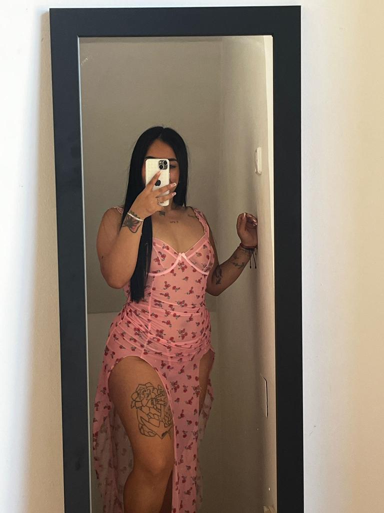 606792233: Chica busca chico en Madrid