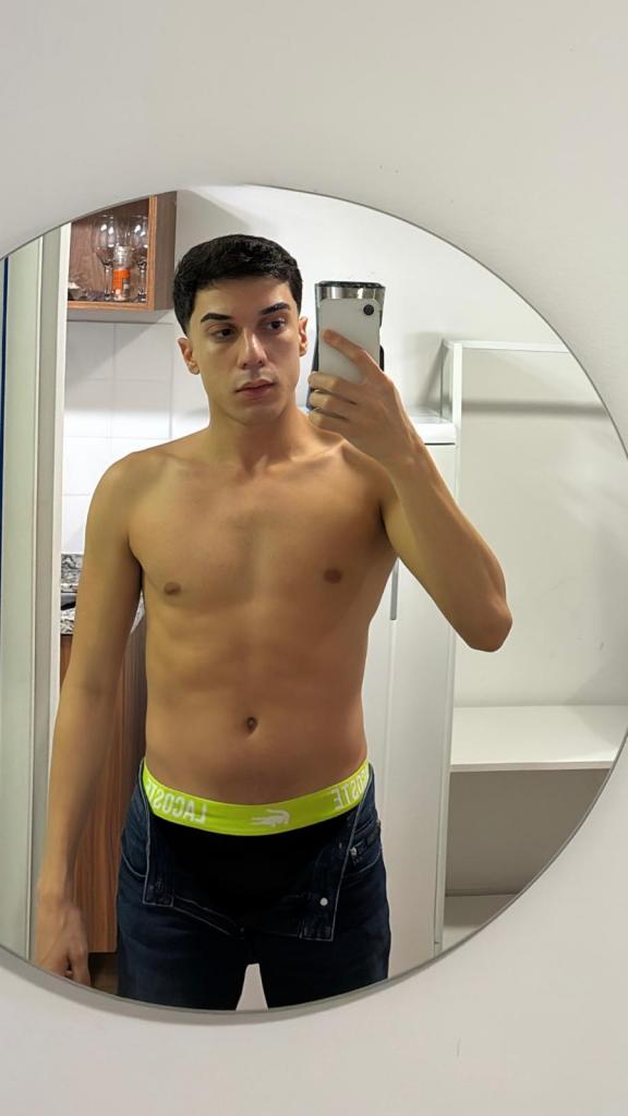 664554548: Chico busca chica en Barcelona