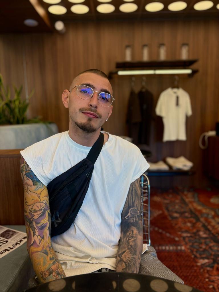 663110655: Chico busca chica en Barcelona