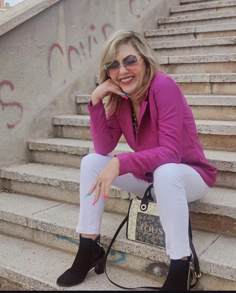 602670111: Chica busca chico en Barcelona