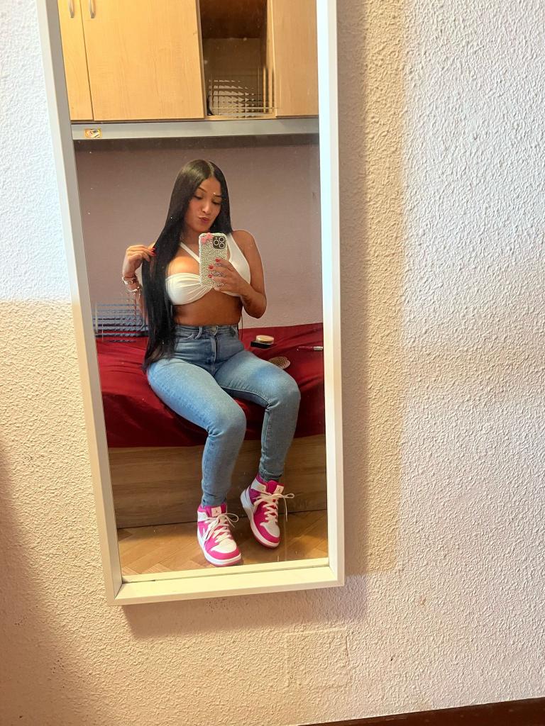 Chica busca chico en Cádiz: 