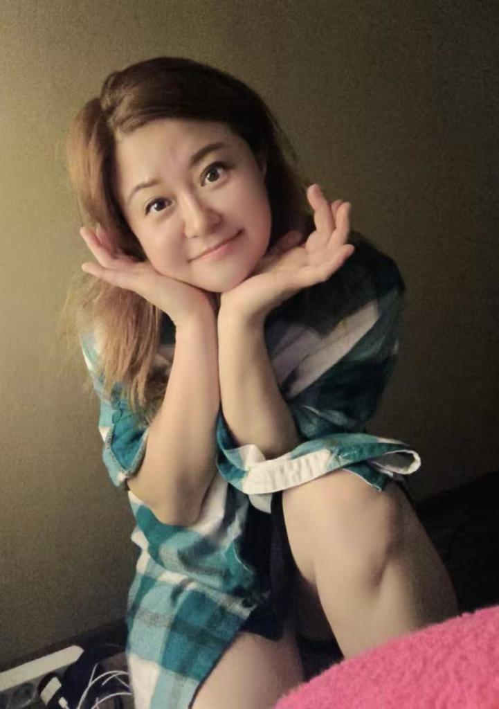 666313598: Chica busca chico en Barcelona