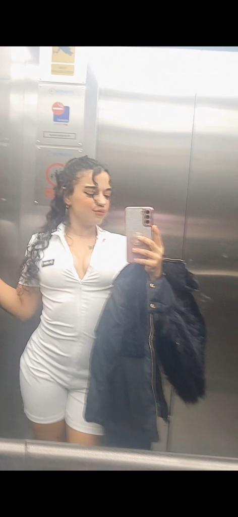 663833495: Chica busca chico en Alicante