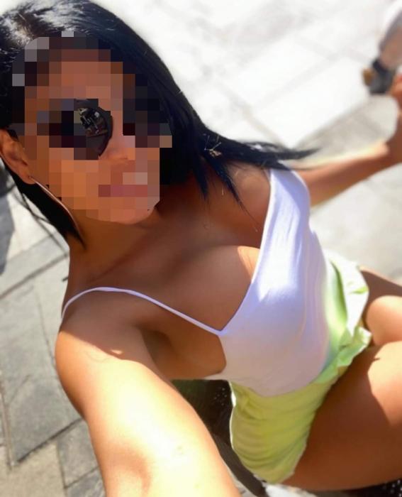 603989510: Chica busca chico en Barcelona