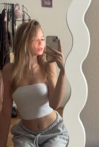 663988007: Chica busca chico en Málaga