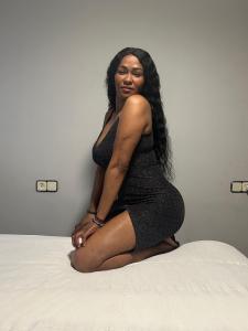 695147771: Chica busca chico en Barcelona