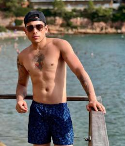 Chico busca chica en Sevilla: 