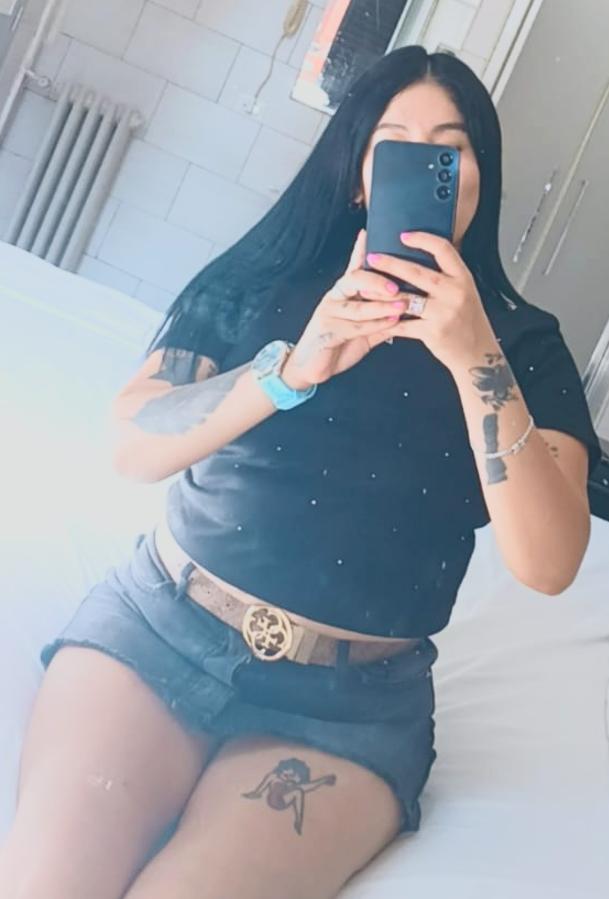 633052089: Chica busca chico en Sevilla