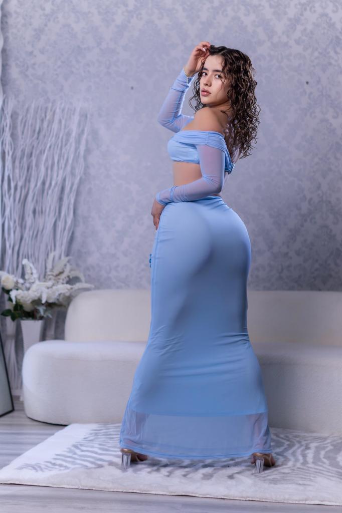 Chica busca chico en Alicante: Chica busca chico