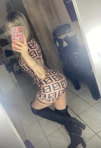 631364311: Chica busca chico en Navarra