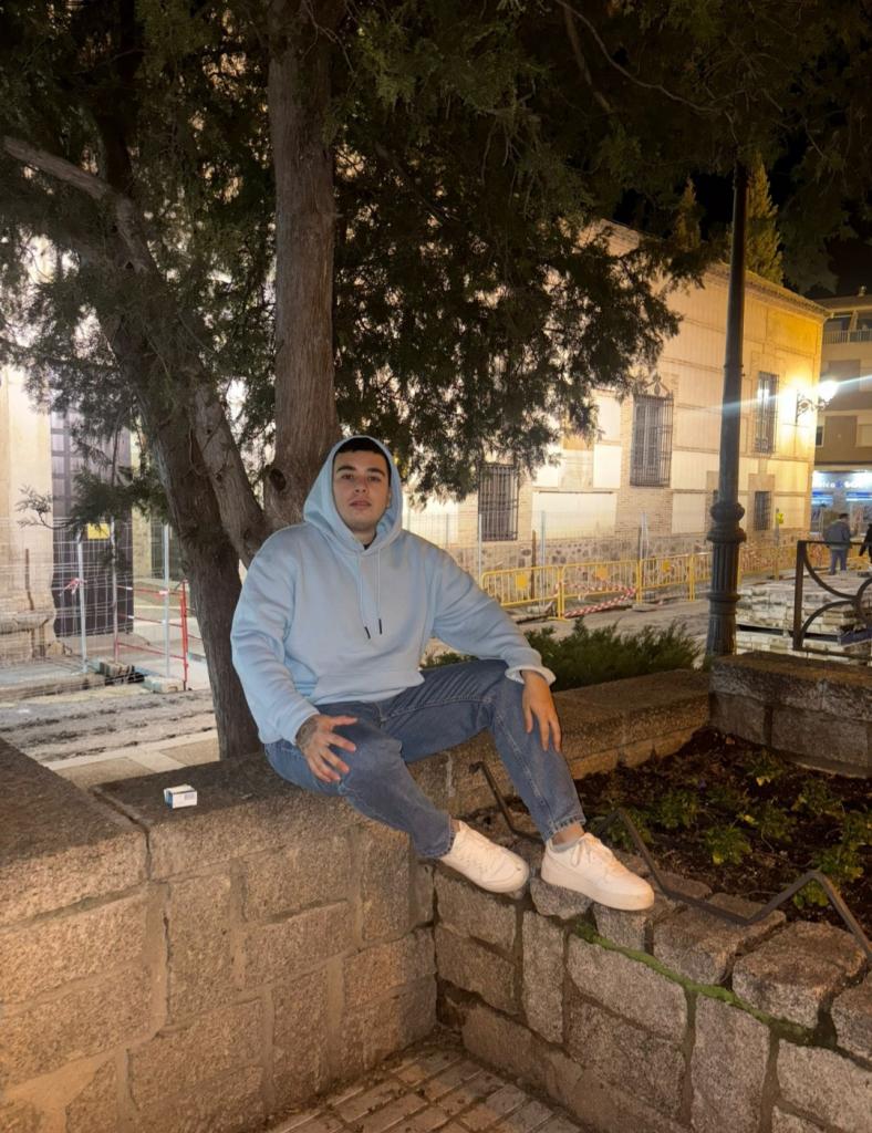 641780236: Chico busca chica en La Coruña