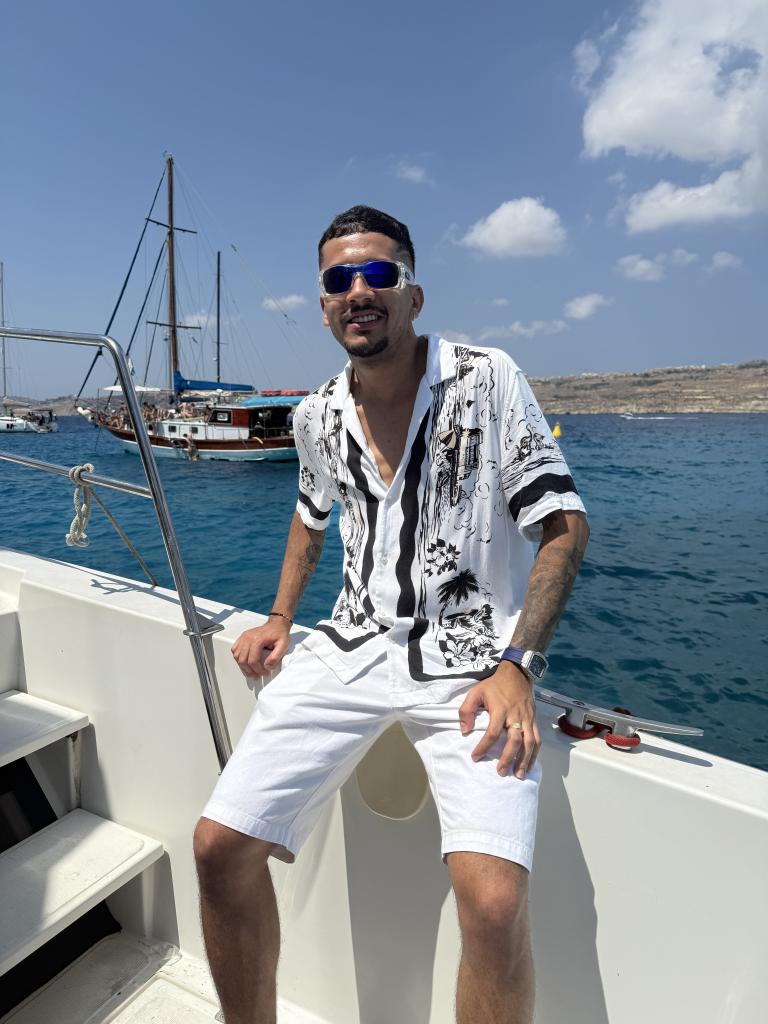 641803898: Chico busca chica en Barcelona