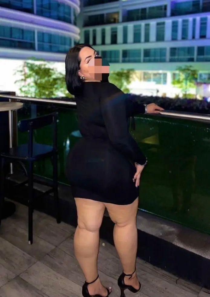 614742569: Chica busca chico en Sevilla