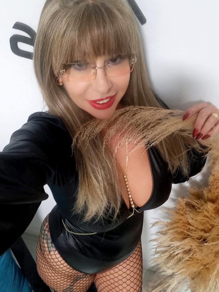 613205047: Chica busca chico en Pontevedra