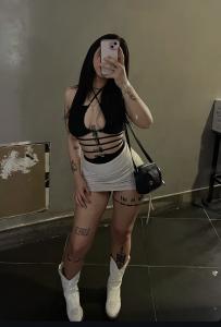 667731348: Chica busca chico en Barcelona