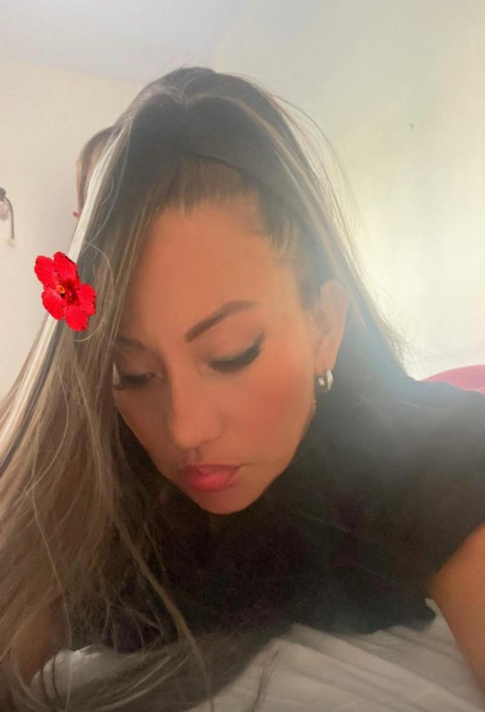 614881483: Chica busca chico en Barcelona