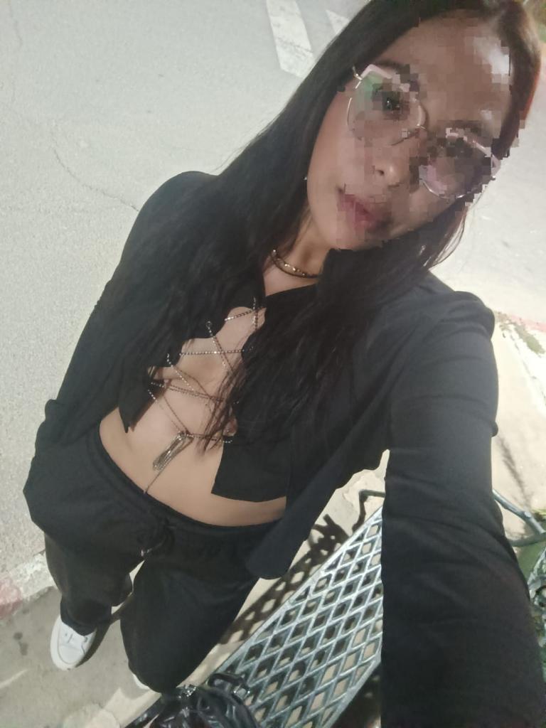 613921862: Chica busca chico en Granada