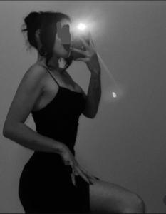 633961149: Chica busca chico en Sevilla