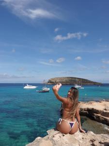 680694360: Chica busca chico en Madrid