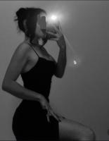 613967170: Chica busca chico en Sevilla