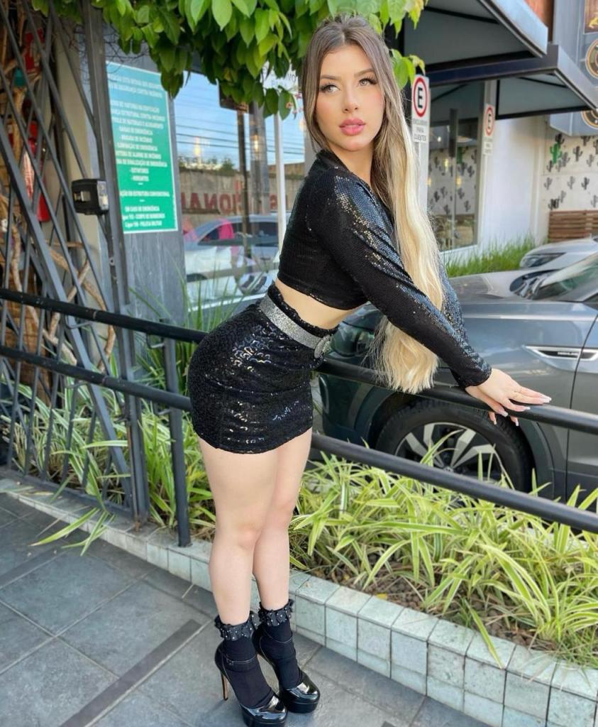 614210813: Chica busca chico en Barcelona