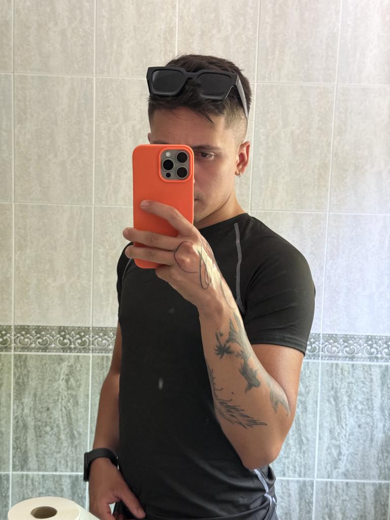 Chico busca chica en Málaga: 