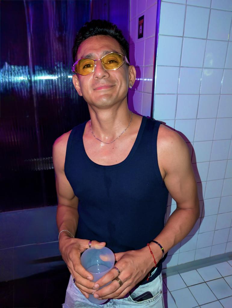 633073060: Chico busca chica en Madrid