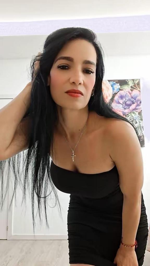 Chica busca chico en Ibiza: 