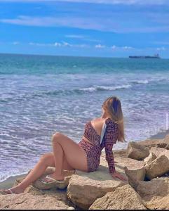 647955933: Chica busca chico en La Coruña