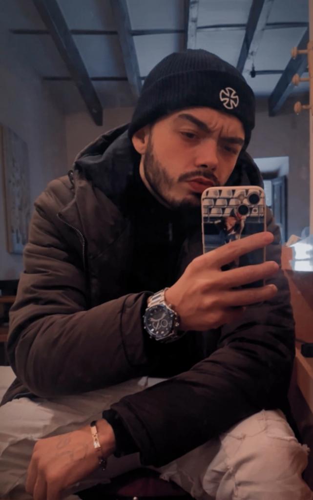 Chico busca chica en Ibiza: 