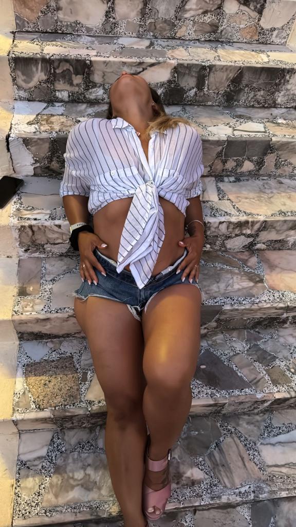 Chica busca chico en La Coruña: Chica busca chico