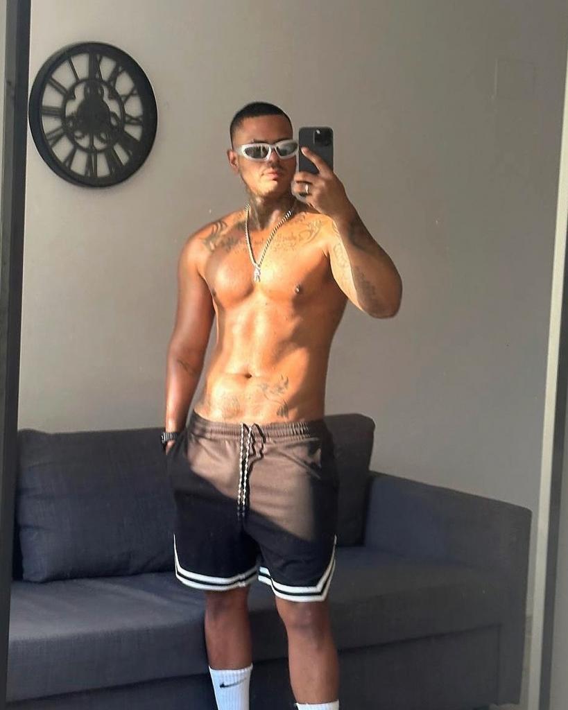 Chico busca chica en Sevilla: 