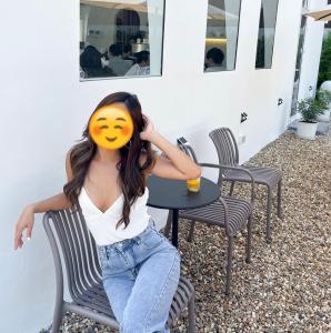 664861959: Chica busca chico en Madrid