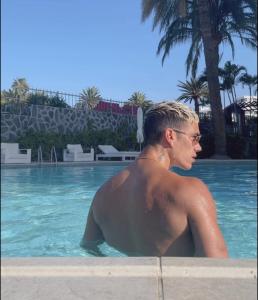 Chico busca chica en Las Palmas: 