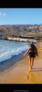 692123321: Chica busca chico en Ibiza