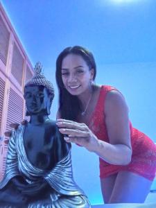 607140153: Chica busca chico en Barcelona