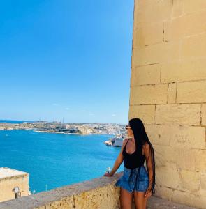 692123321: Chica busca chico en Ibiza