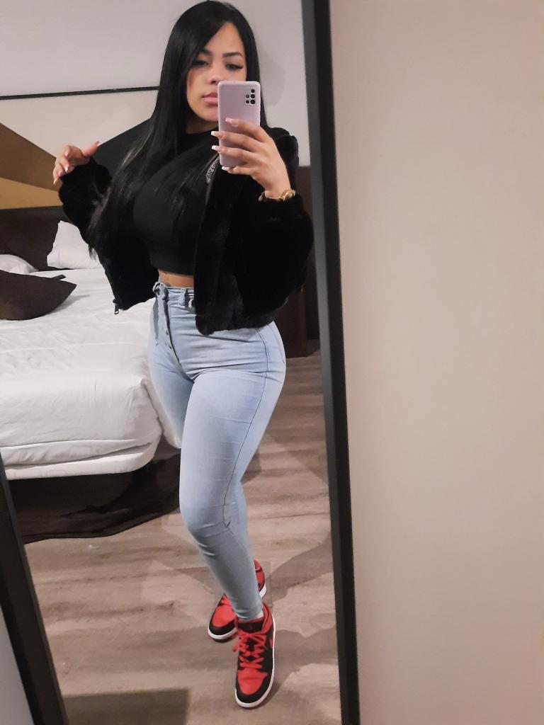 Chica busca chico en Almería: 