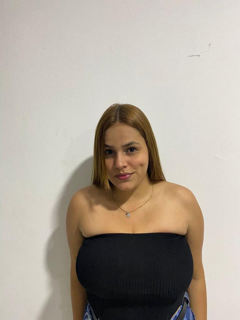 614810294: Chica busca chico en Sevilla