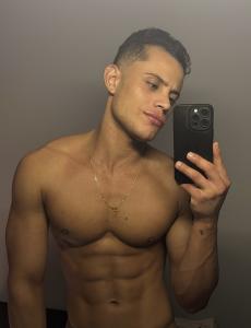 695174111: Chico busca chica en Madrid