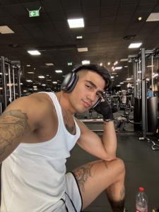 Chico busca chica en Sevilla: 