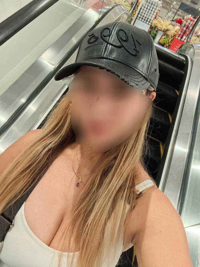 677115372: Chica busca chico en Barcelona