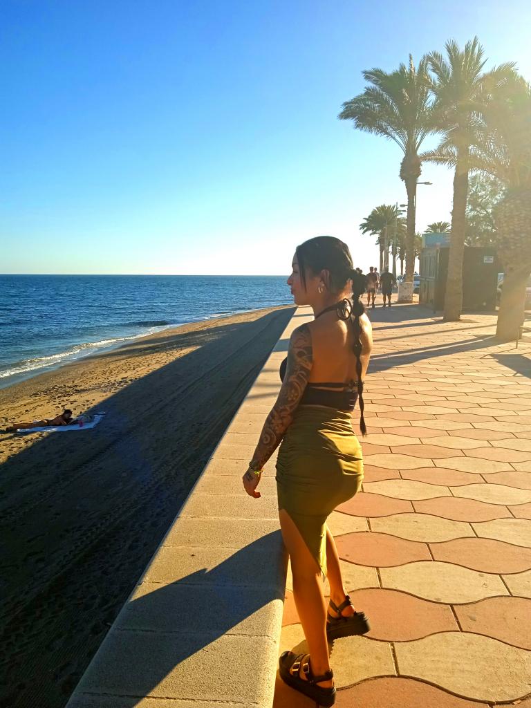 605492117: Chica busca chico en Granada