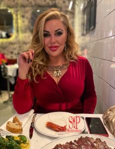 654851421: Chica busca chico en Madrid