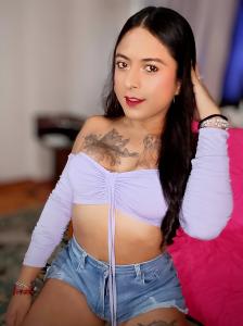 614369558: Travesti en León