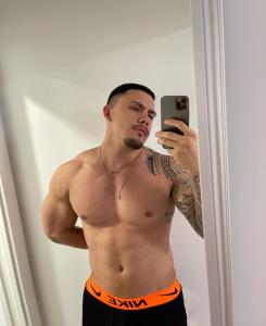 613546949: Chico busca chica en Sevilla