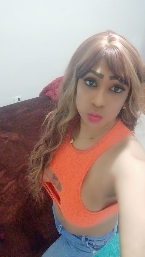 604958210: Travesti en León