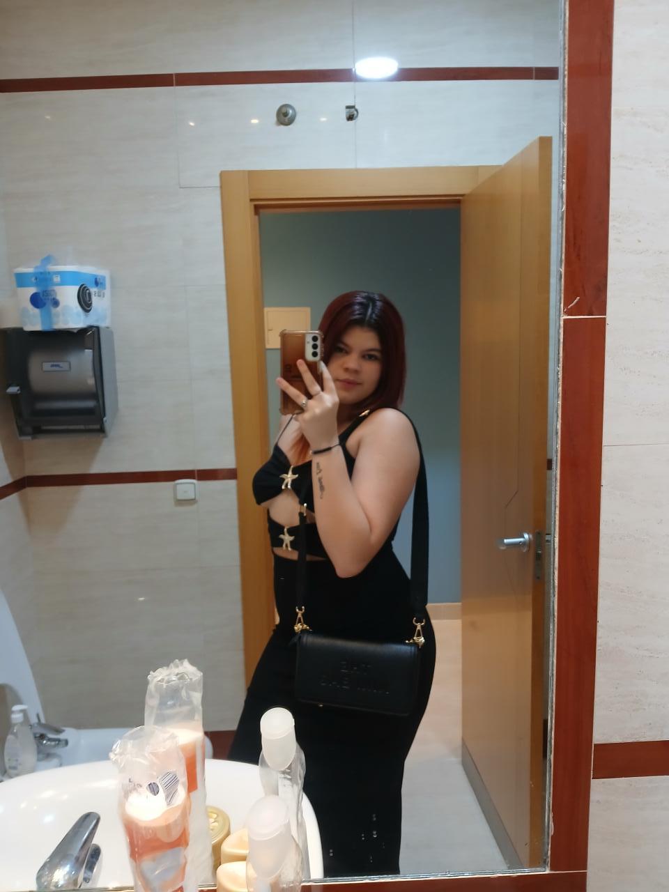 643895816: Chica busca chico en Sevilla